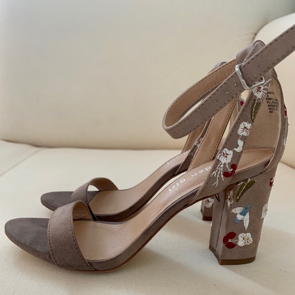 Embroidered Madden girl sandals